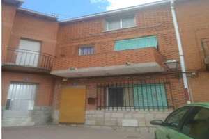 Townhouse for sale in Cenicientos, Madrid. 