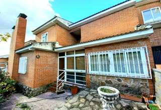 Cluster house for sale in Cadalso de los Vidrios, Madrid. 